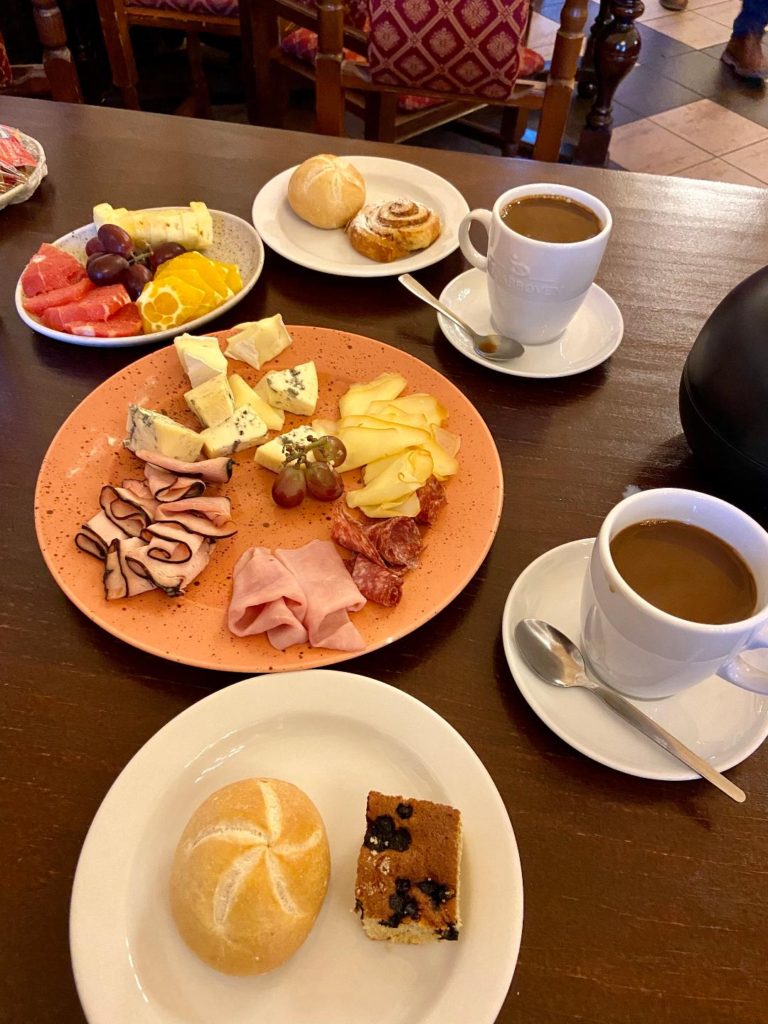Cesky Krumlov- Hotel Ruze breakfast 
